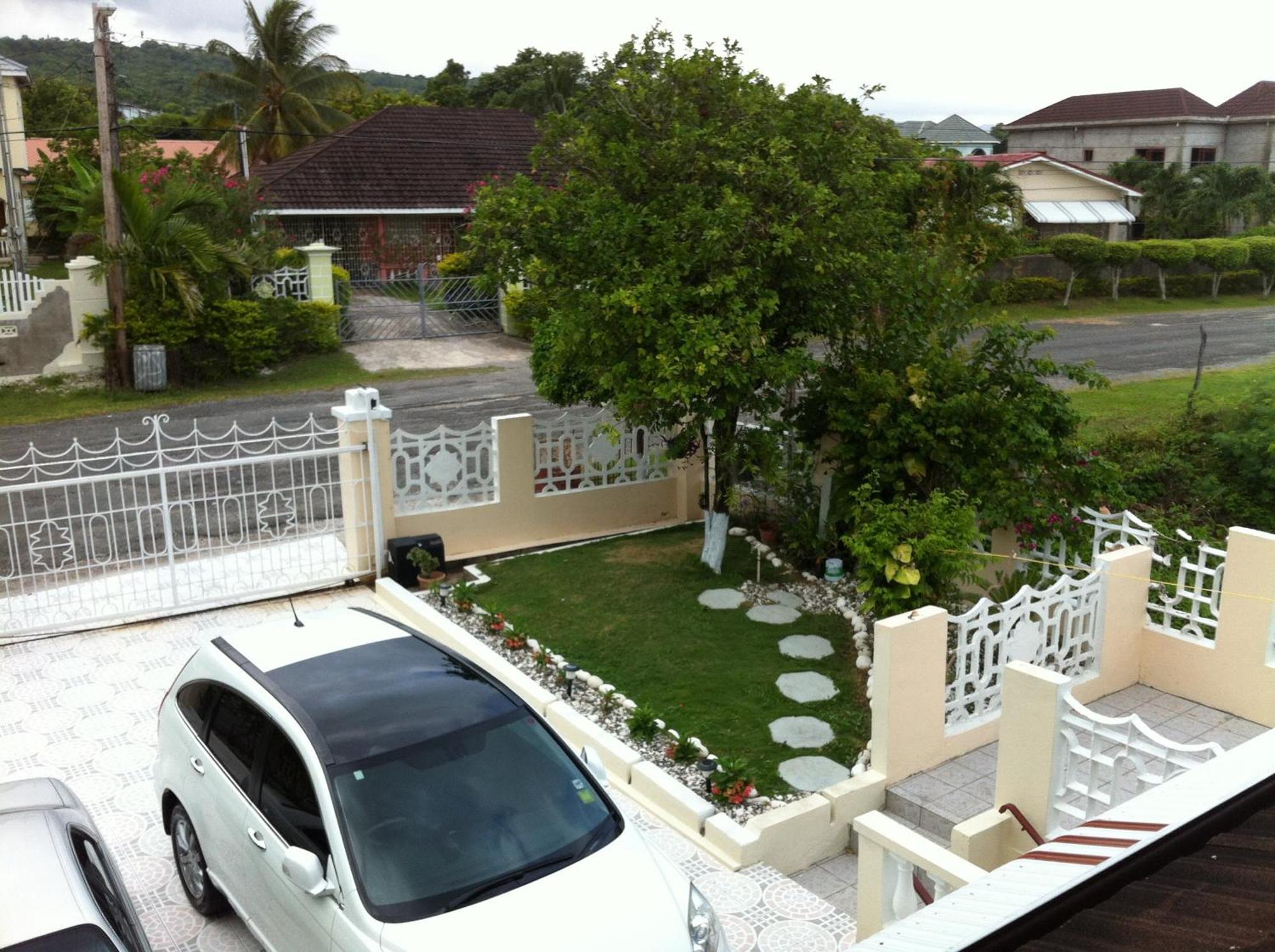 Goldenview Guesthouse Ocho Rios Esterno foto