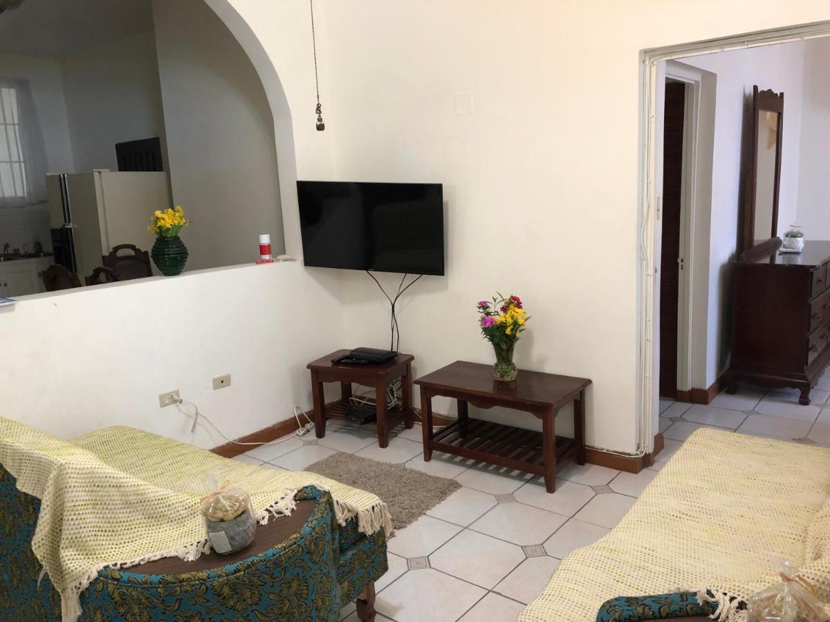 Goldenview Guesthouse Ocho Rios Esterno foto