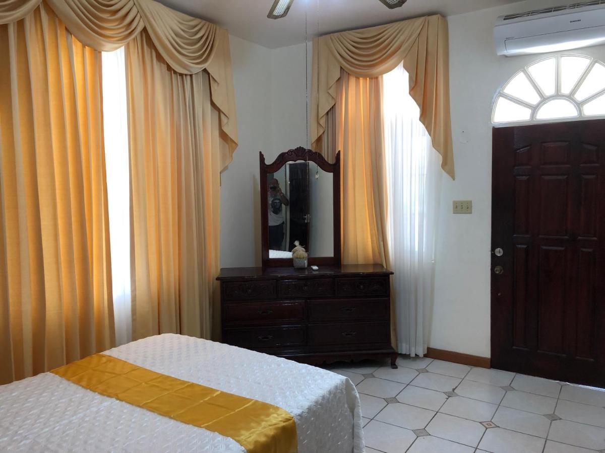 Goldenview Guesthouse Ocho Rios Esterno foto