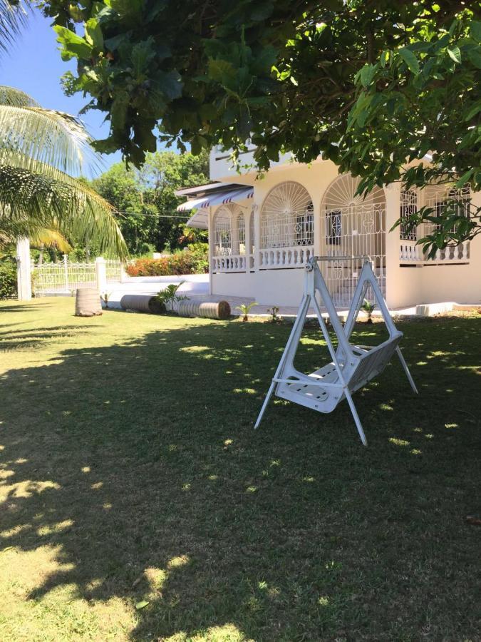 Goldenview Guesthouse Ocho Rios Esterno foto