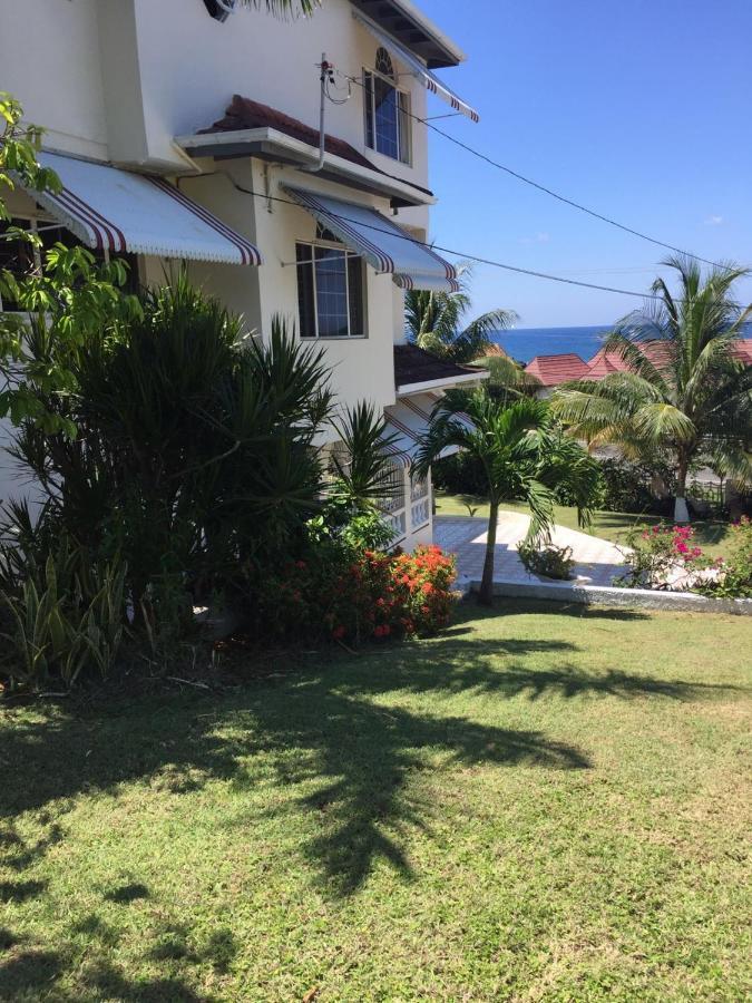 Goldenview Guesthouse Ocho Rios Esterno foto